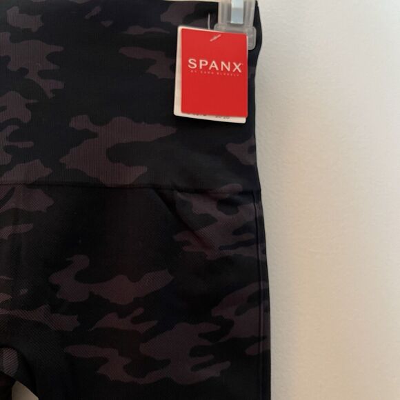 New SPANX Look At Me Now EcoCare Seamless Gray Camo Leggings Womens Sz S - Picture 2 of 4